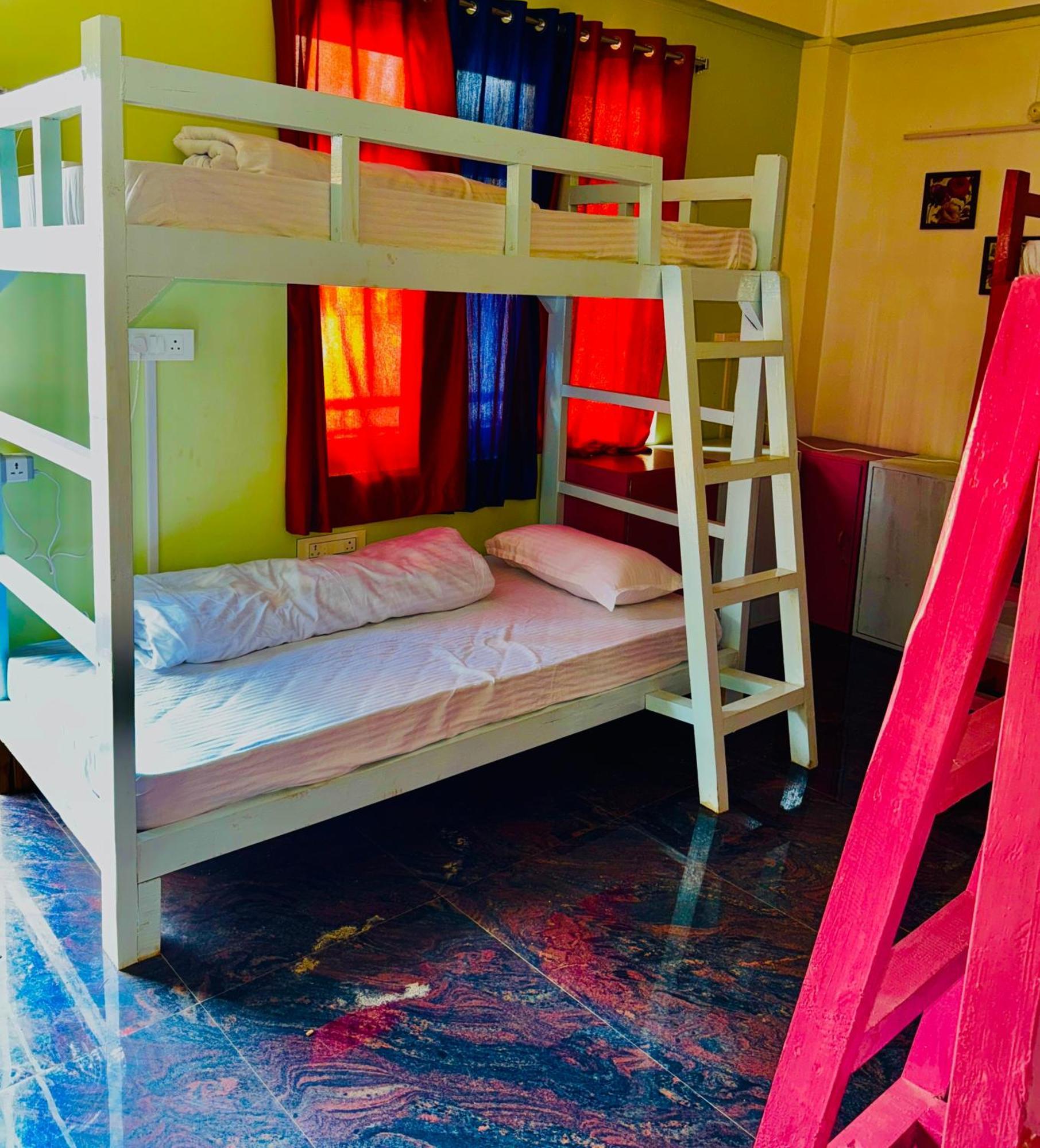 Xtsy Travellers Hostel Shillong Kültér fotó